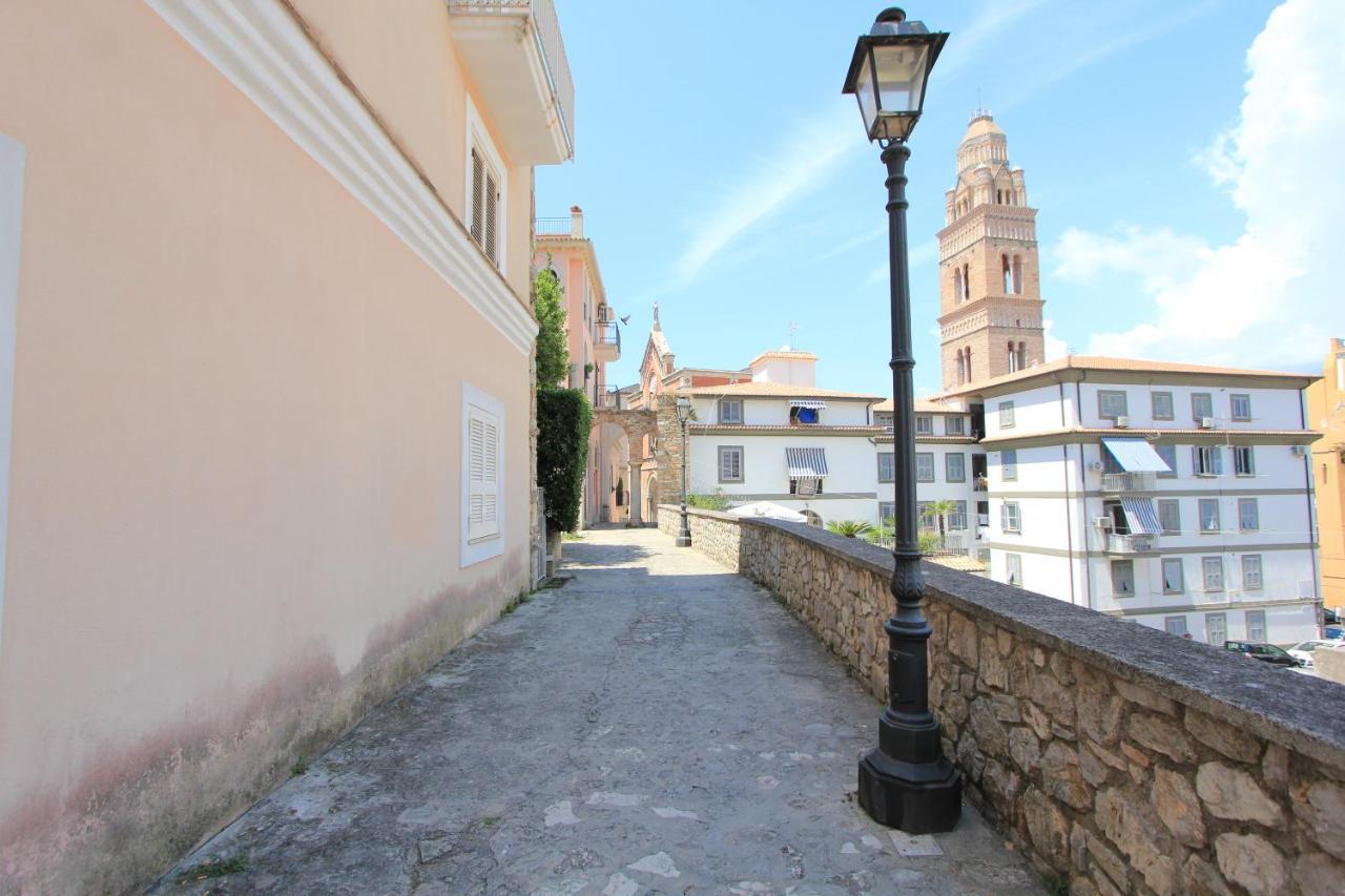 Sapore Di Mare Al Duomo Hotell Gaeta Exteriör bild