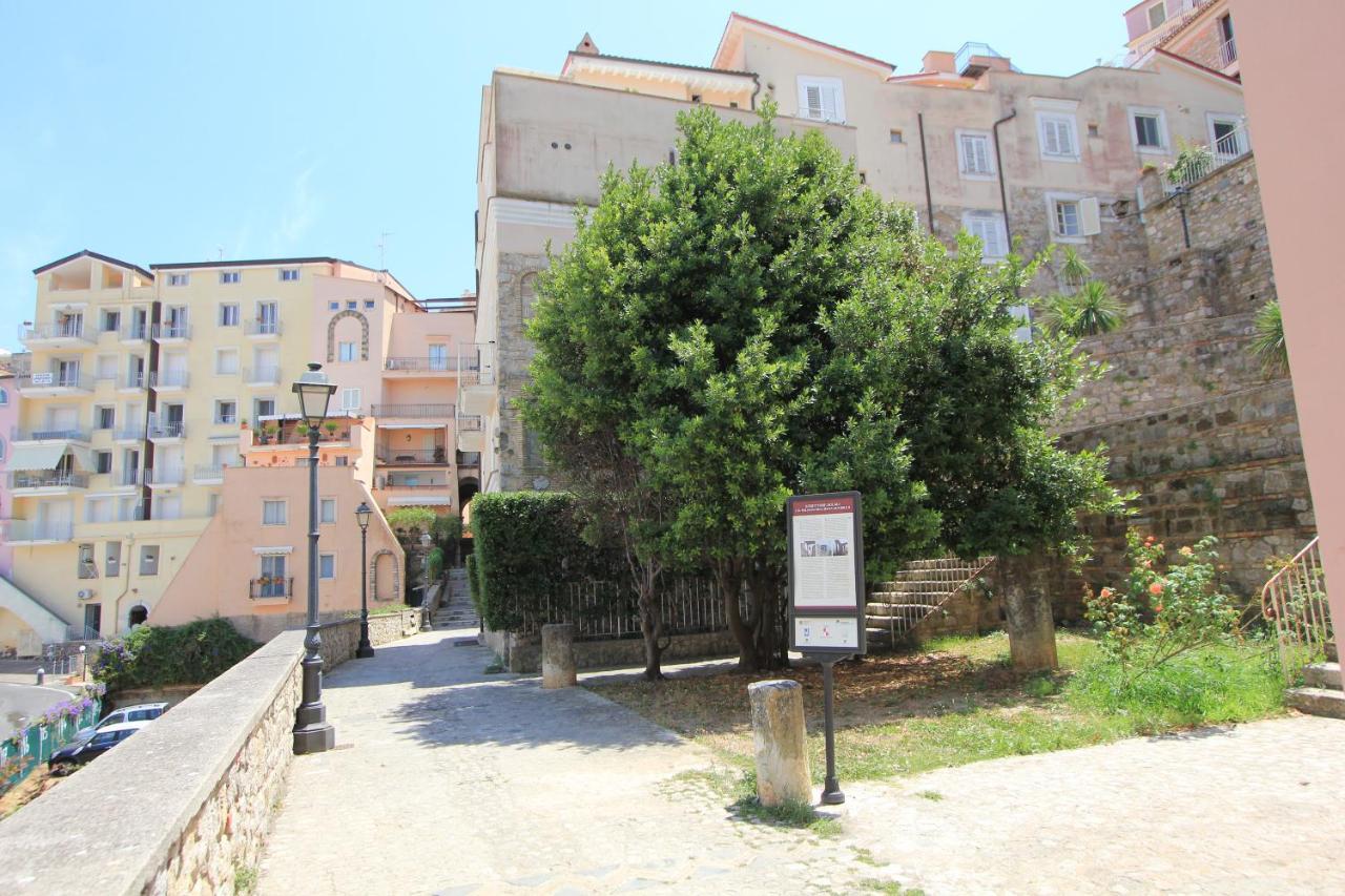 Sapore Di Mare Al Duomo Hotell Gaeta Exteriör bild